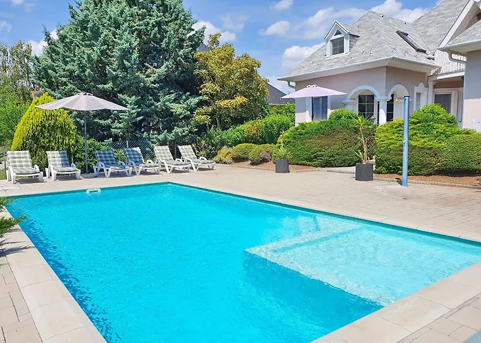No 74 Betty With Swimming Pool